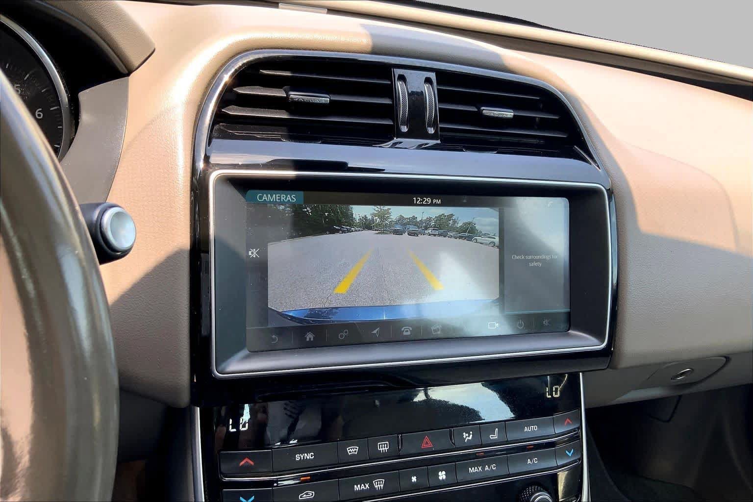 Used 2019 Jaguar XE Premium AWD/4WD image 27