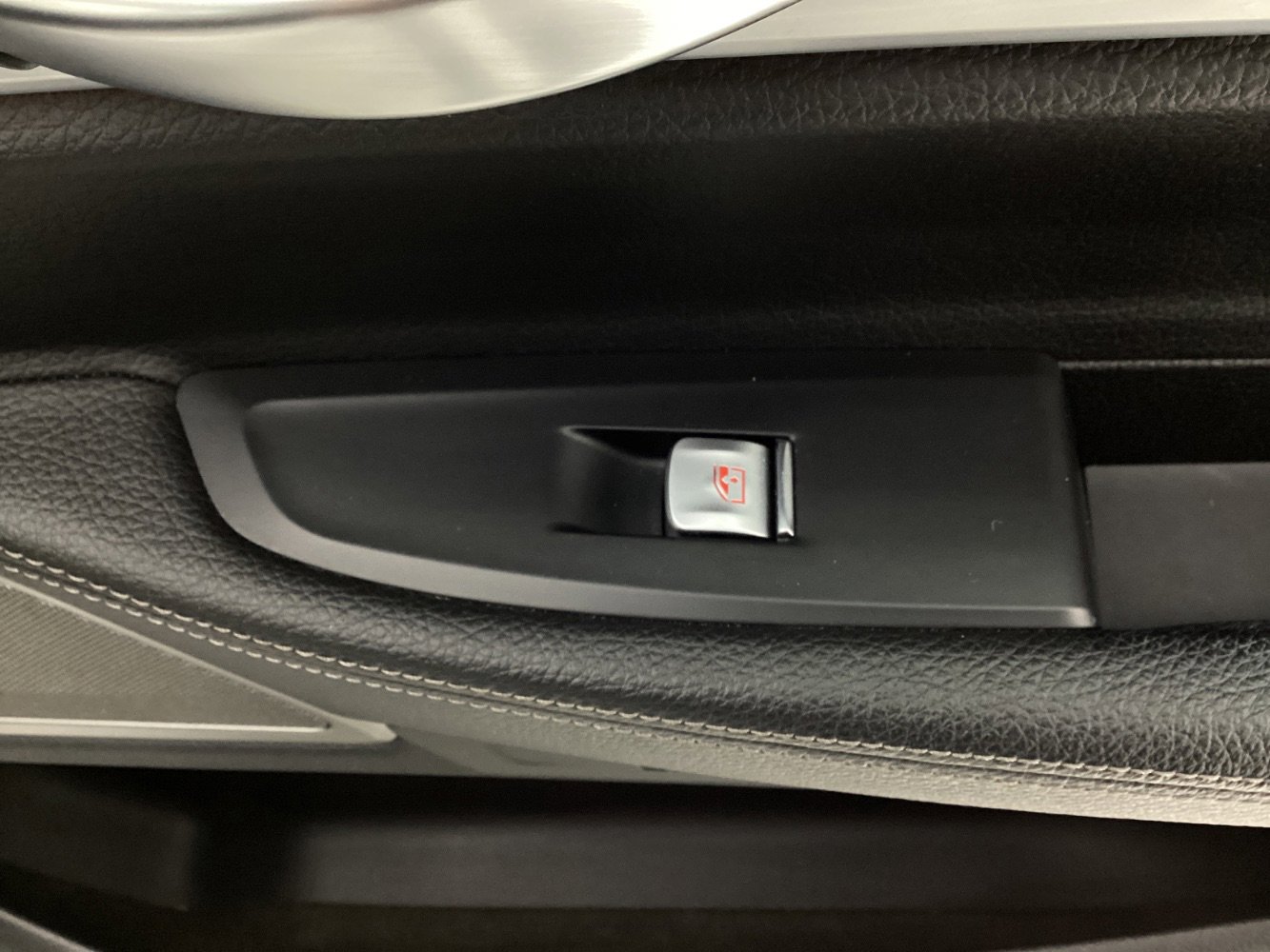 Used 2019 BMW 740i xDrive image 40