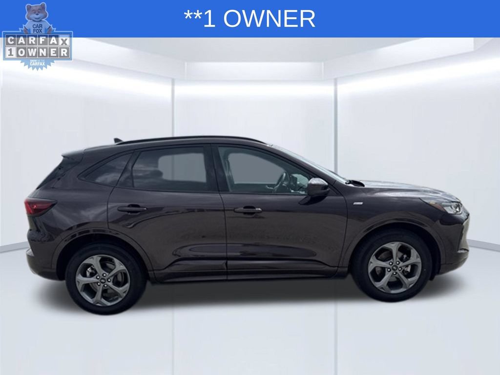 Used 2023 Ford Escape ST-Line Select w/ Tech Pack #2 AWD/4WD image 2