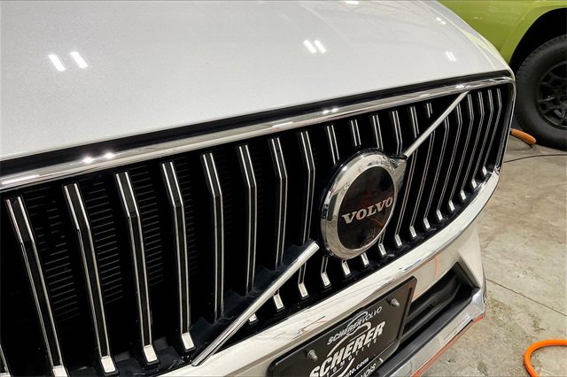 Certified 2023 Volvo XC60 B5 Plus image 29