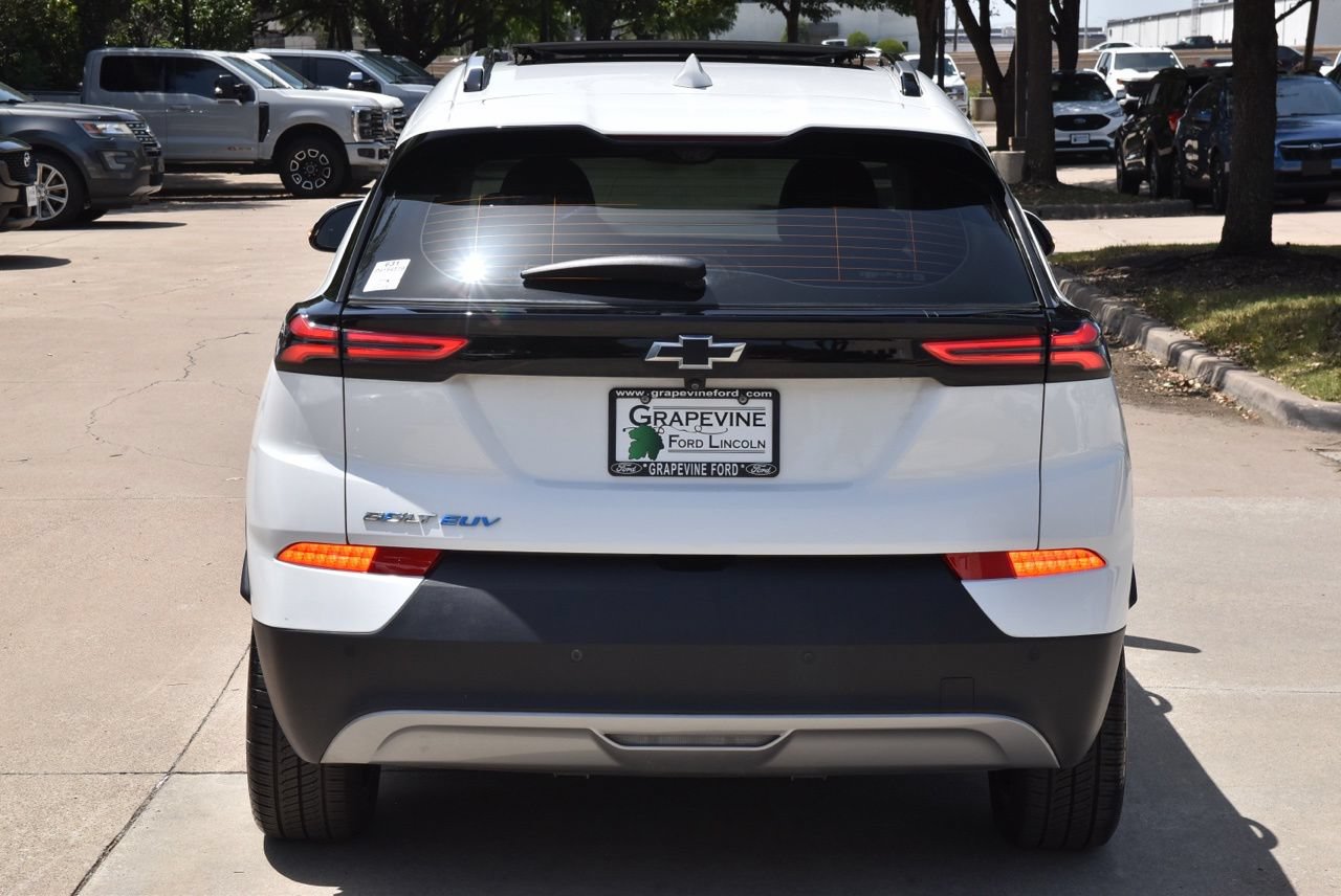 Used 2023 Chevrolet Bolt EUV Premier w/ Sun & Sound Package FWD image 9