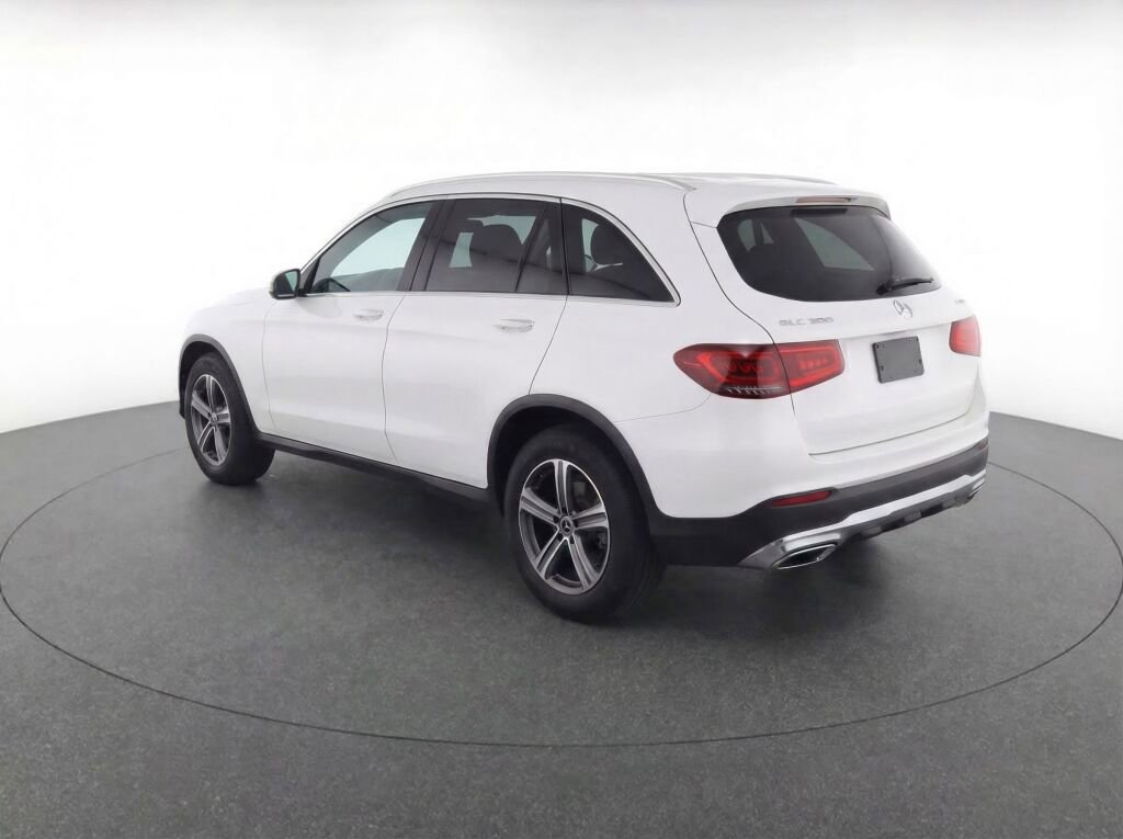 Used 2021 Mercedes-Benz GLC 300 4MATIC image 4