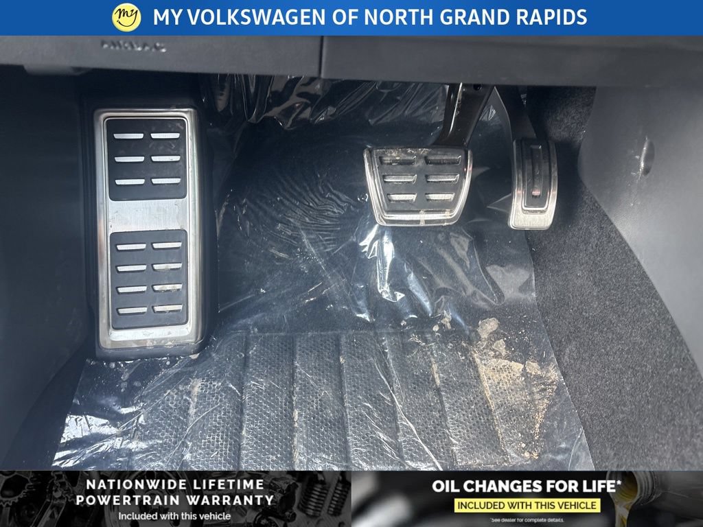 New 2026 Volkswagen Tiguan SE R-Line AWD/4WD image 13