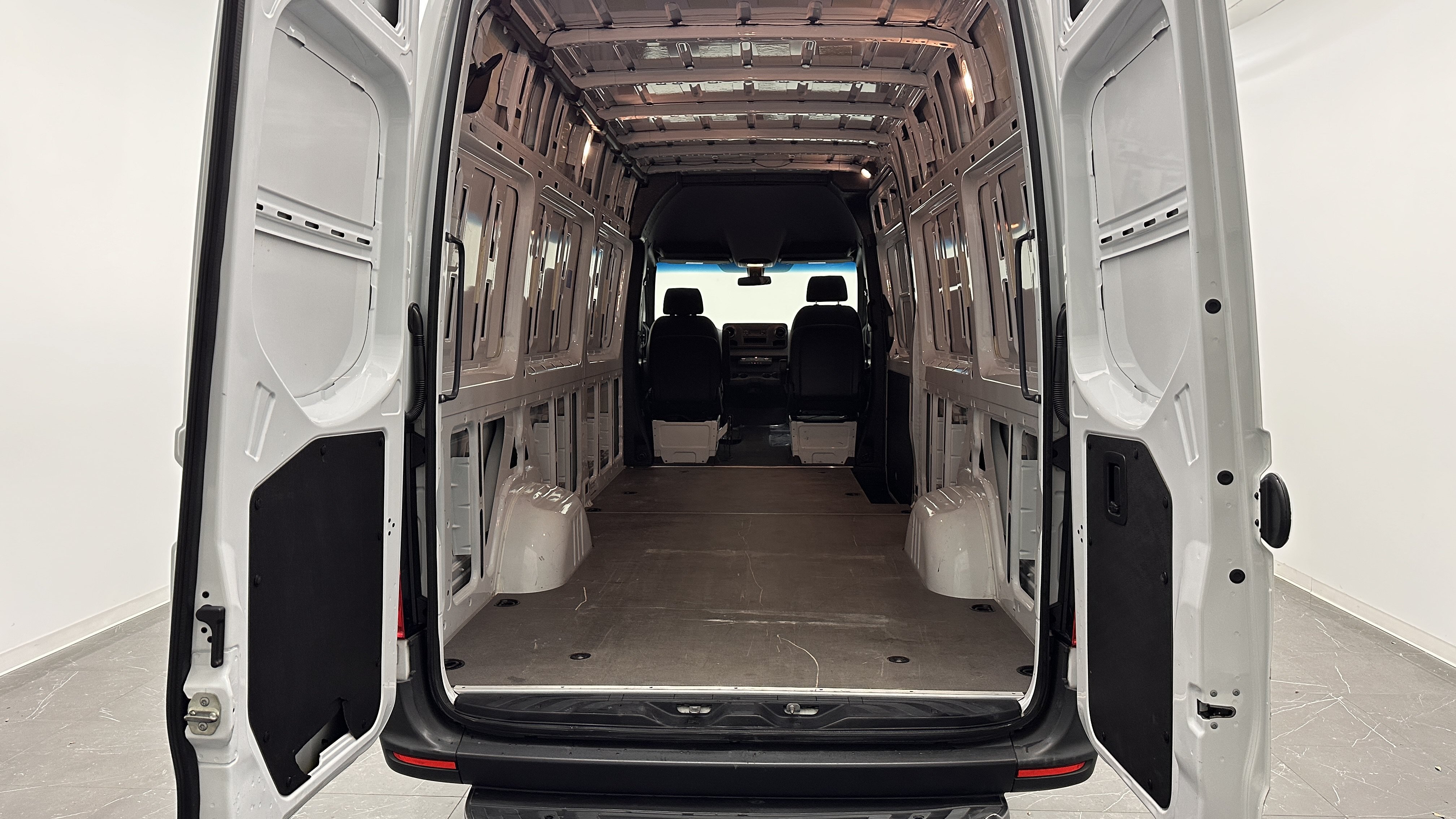 Used 2023 Mercedes-Benz Sprinter 2500 image 23