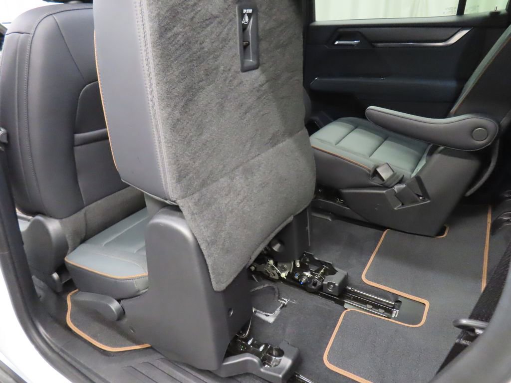 Used 2024 GMC Acadia AT4 w/ Luxury Package image 62