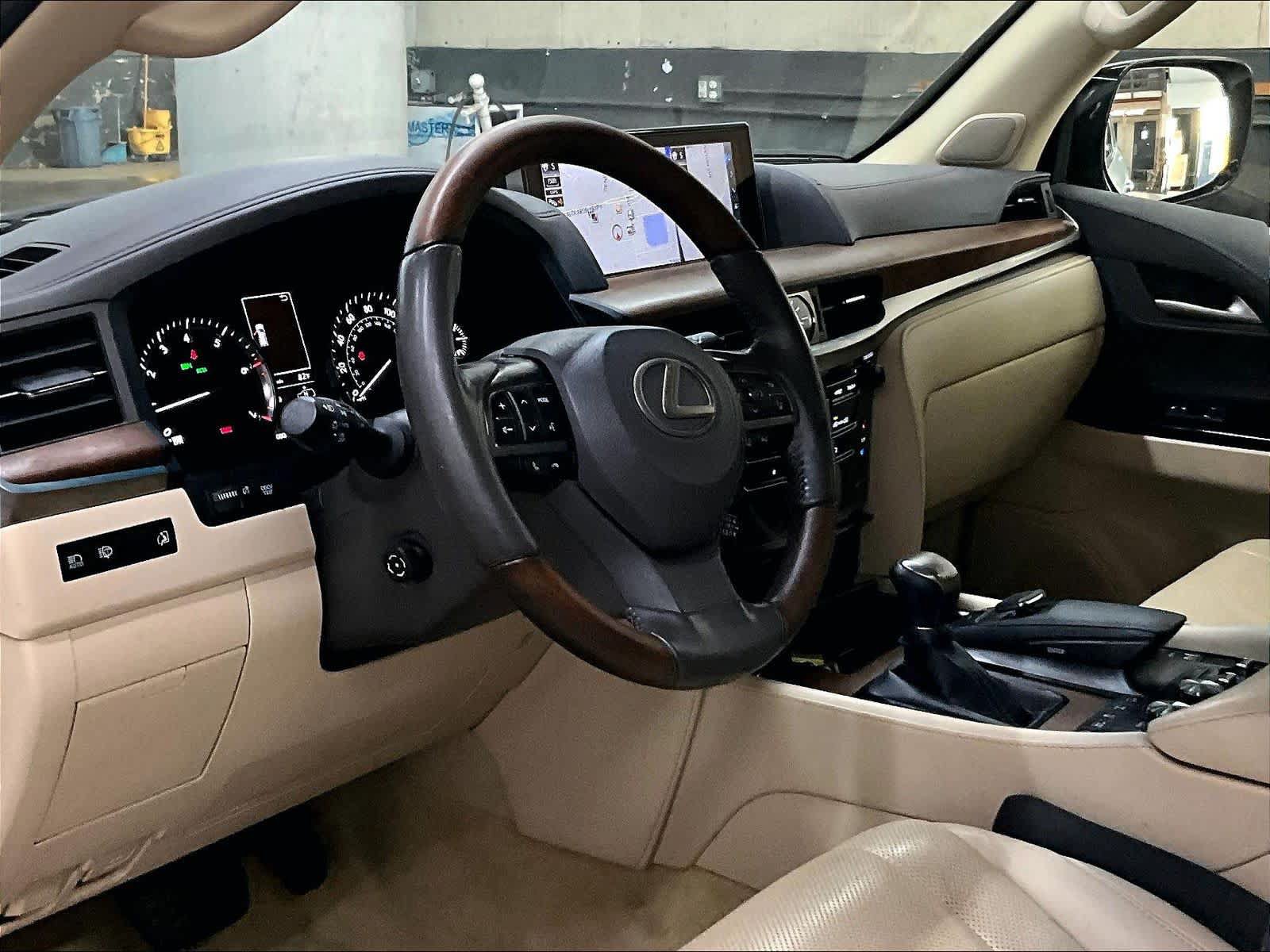 Used 2019 Lexus LX 570 4WD w/ Luxury Package image 18