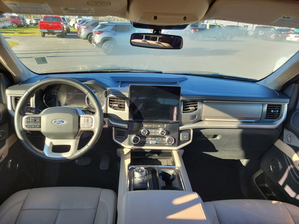 Used 2024 Ford Expedition Max XLT image 25
