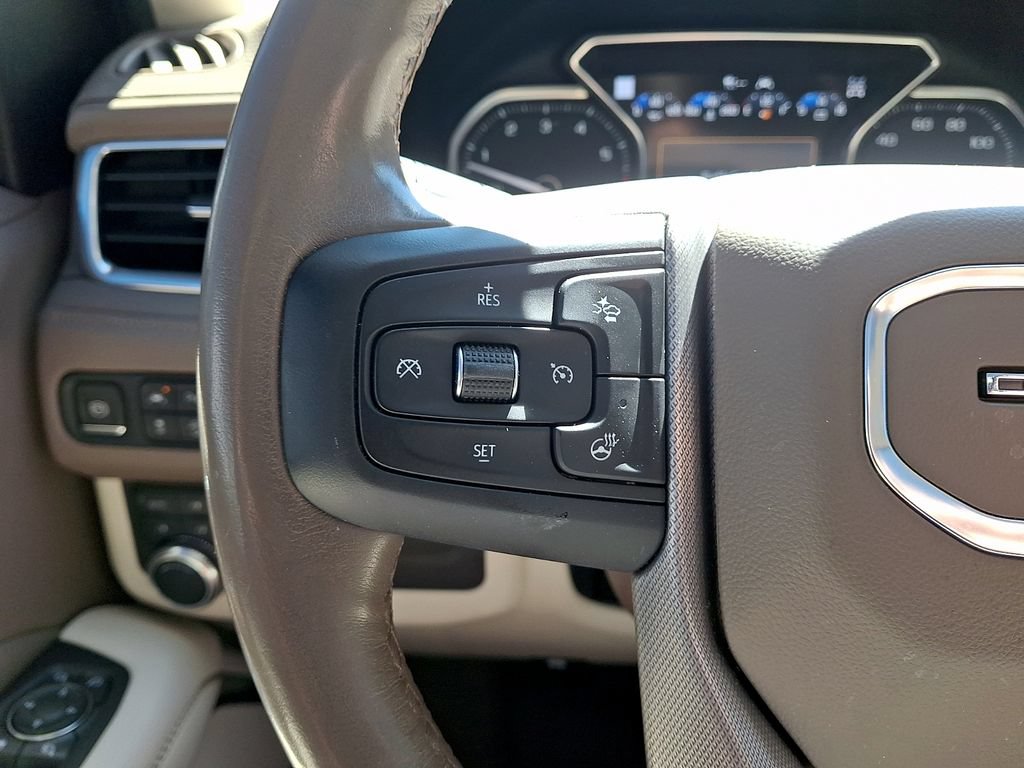 Used 2021 GMC Yukon Denali w/ Denali Premium Package AWD/4WD image 23