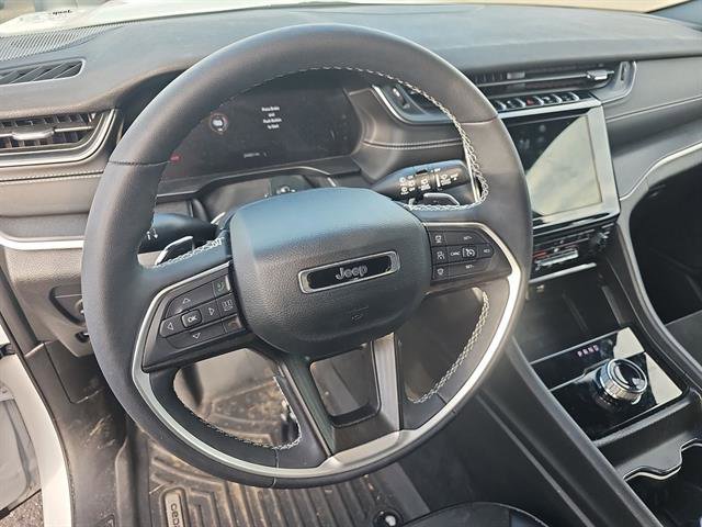 Used 2023 Jeep Grand Cherokee Altitude image 5