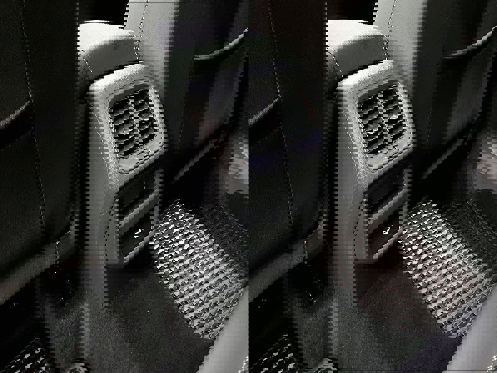 Used 2025 Volkswagen Taos SEL image 37