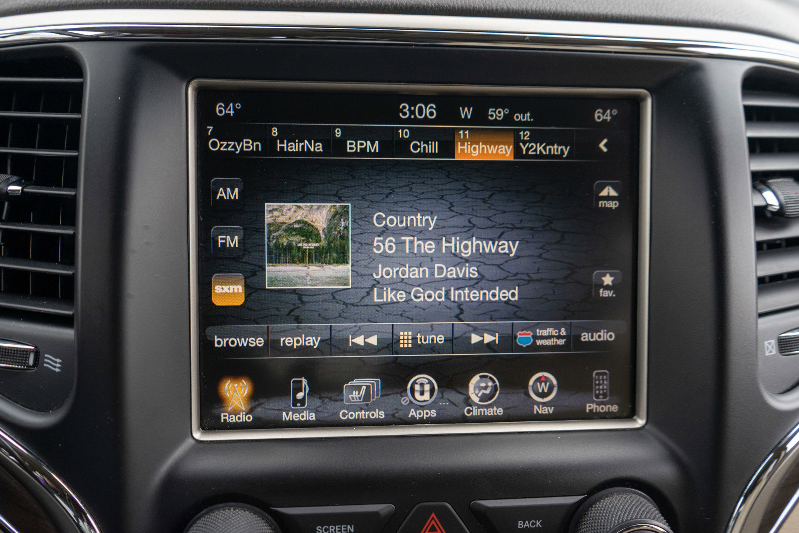 Used 2016 Jeep Grand Cherokee Overland w/ Advanced Technology Group AWD/4WD image 18