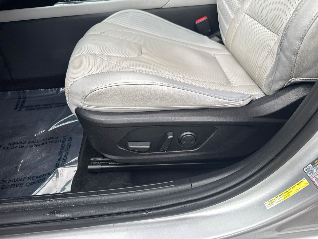 Used 2021 Hyundai Elantra Limited image 11