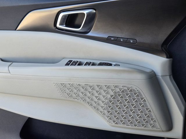 Used 2025 Kia Carnival SX FWD image 23