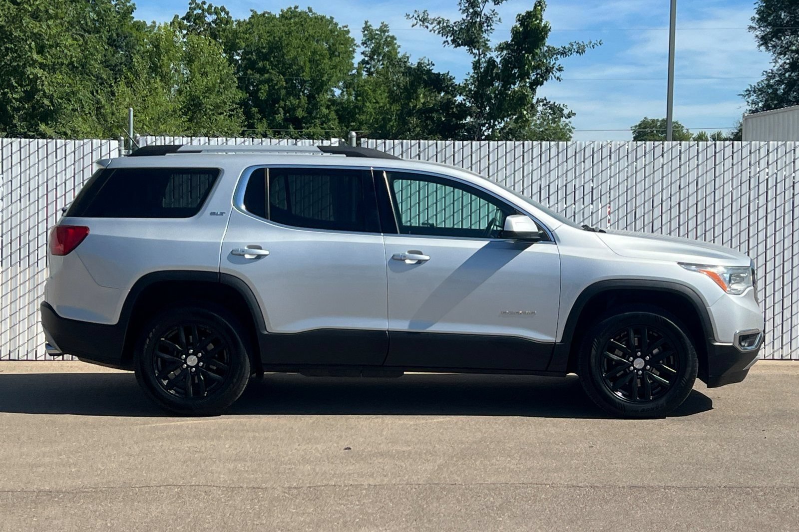 Used 2019 GMC Acadia SLT AWD/4WD image 3