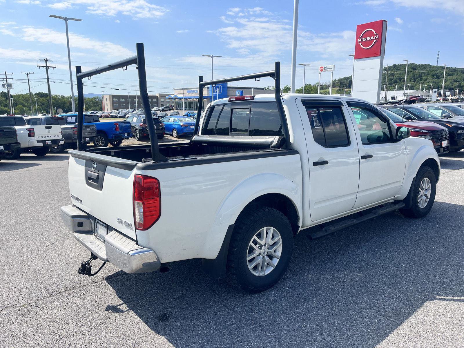 Used 2018 Nissan Frontier SV AWD/4WD image 7