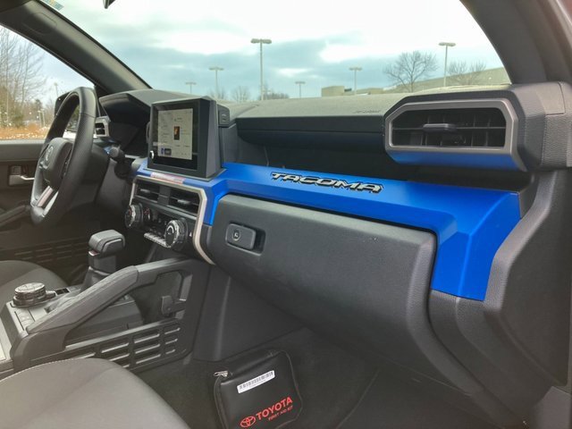 Used 2025 Toyota Tacoma TRD Off-Road image 32