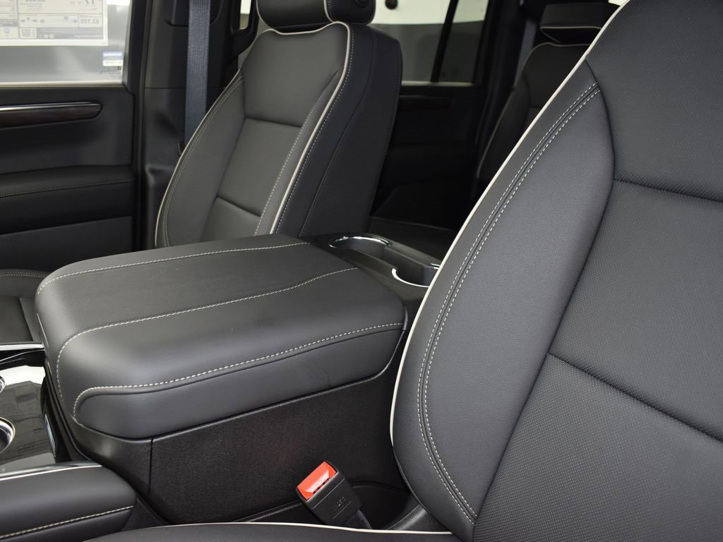 New 2025 Chevrolet Suburban Premier image 14