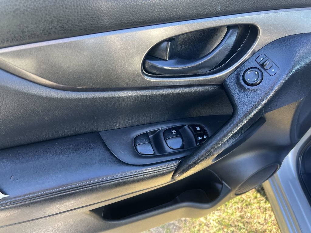 Used 2020 Nissan Rogue Sport S w/ Appearance Package image 12