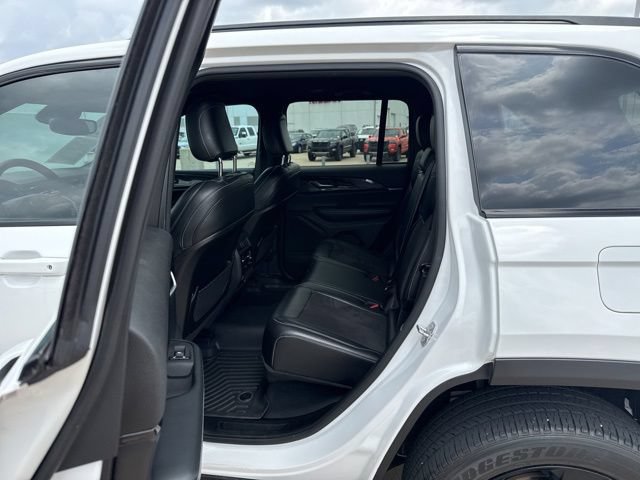 Used 2023 Jeep Grand Cherokee Altitude AWD/4WD image 24