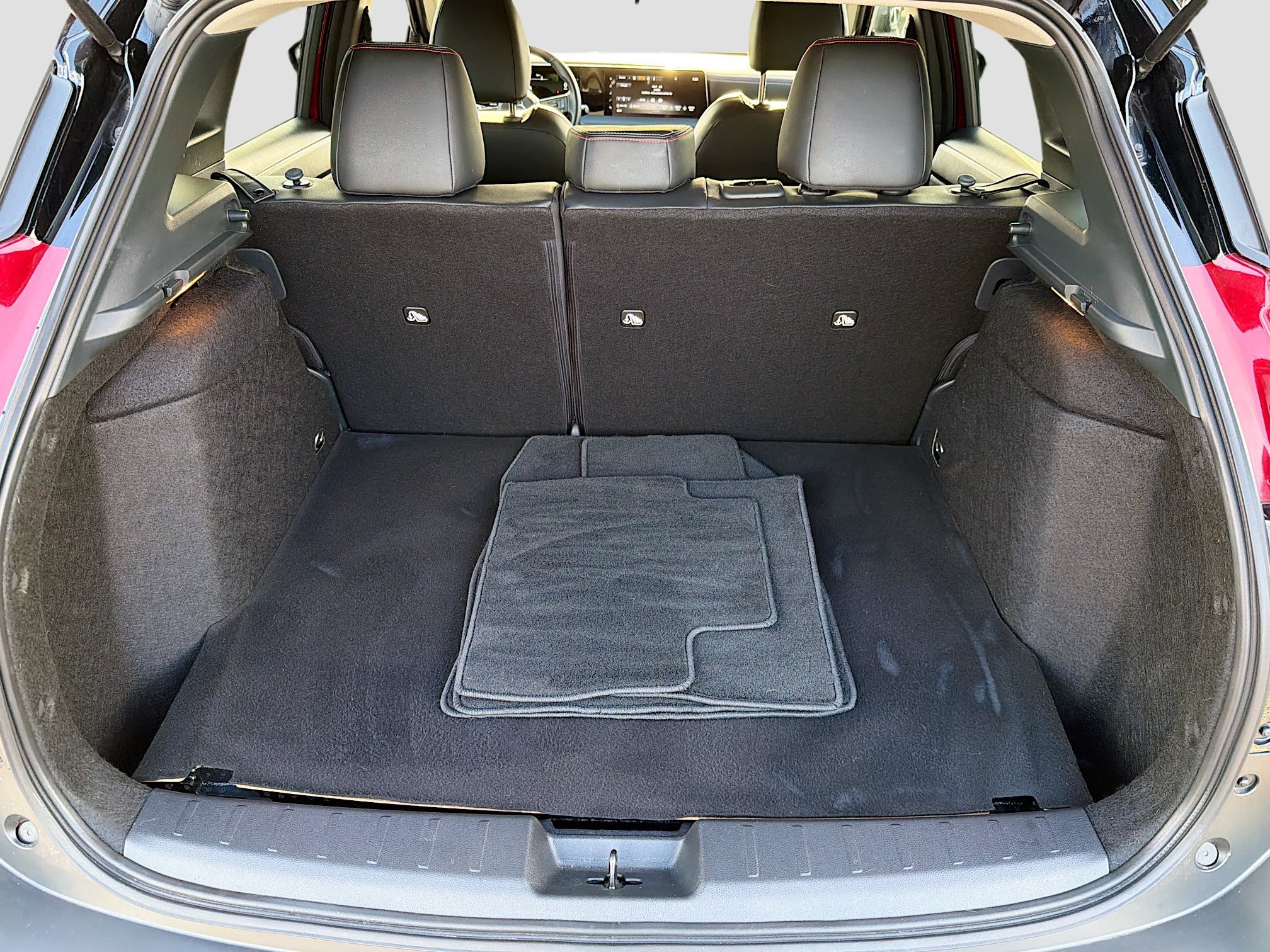 Used 2025 Nissan Kicks SR image 12