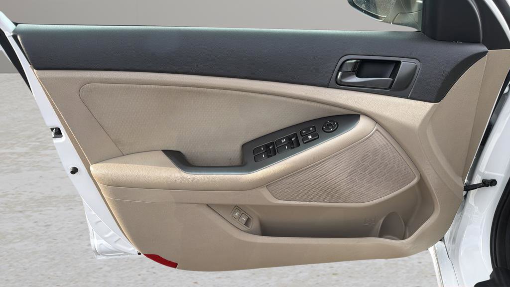 Used 2015 Kia Optima LX image 9