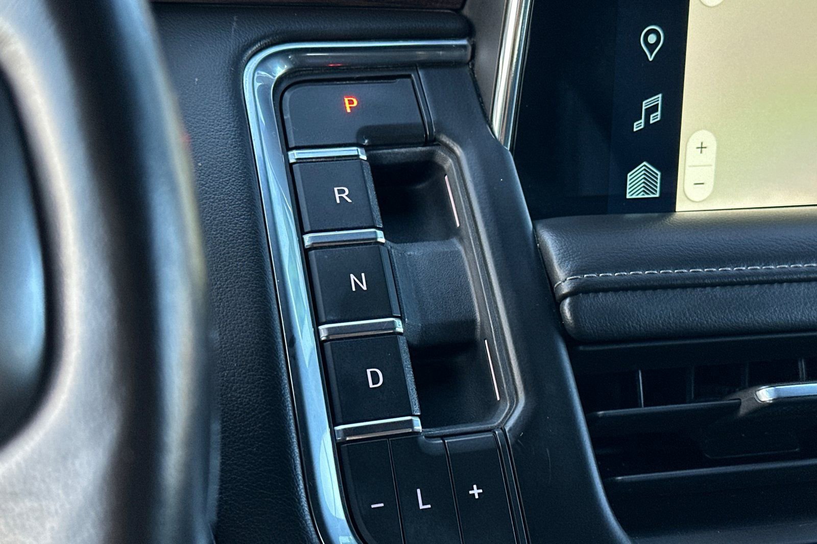 Used 2022 Chevrolet Tahoe Z71 w/ Luxury Package image 31