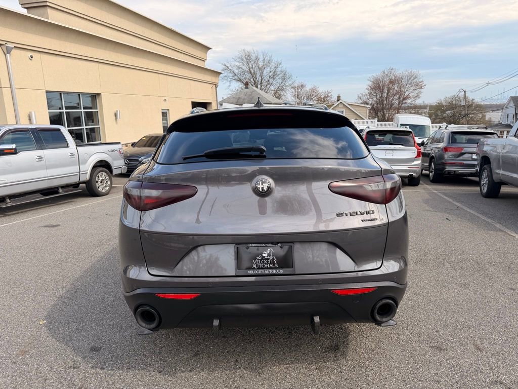 Used 2019 Alfa Romeo Stelvio Sport w/ Quick Order Package 22J Sport AWD/4WD image 6