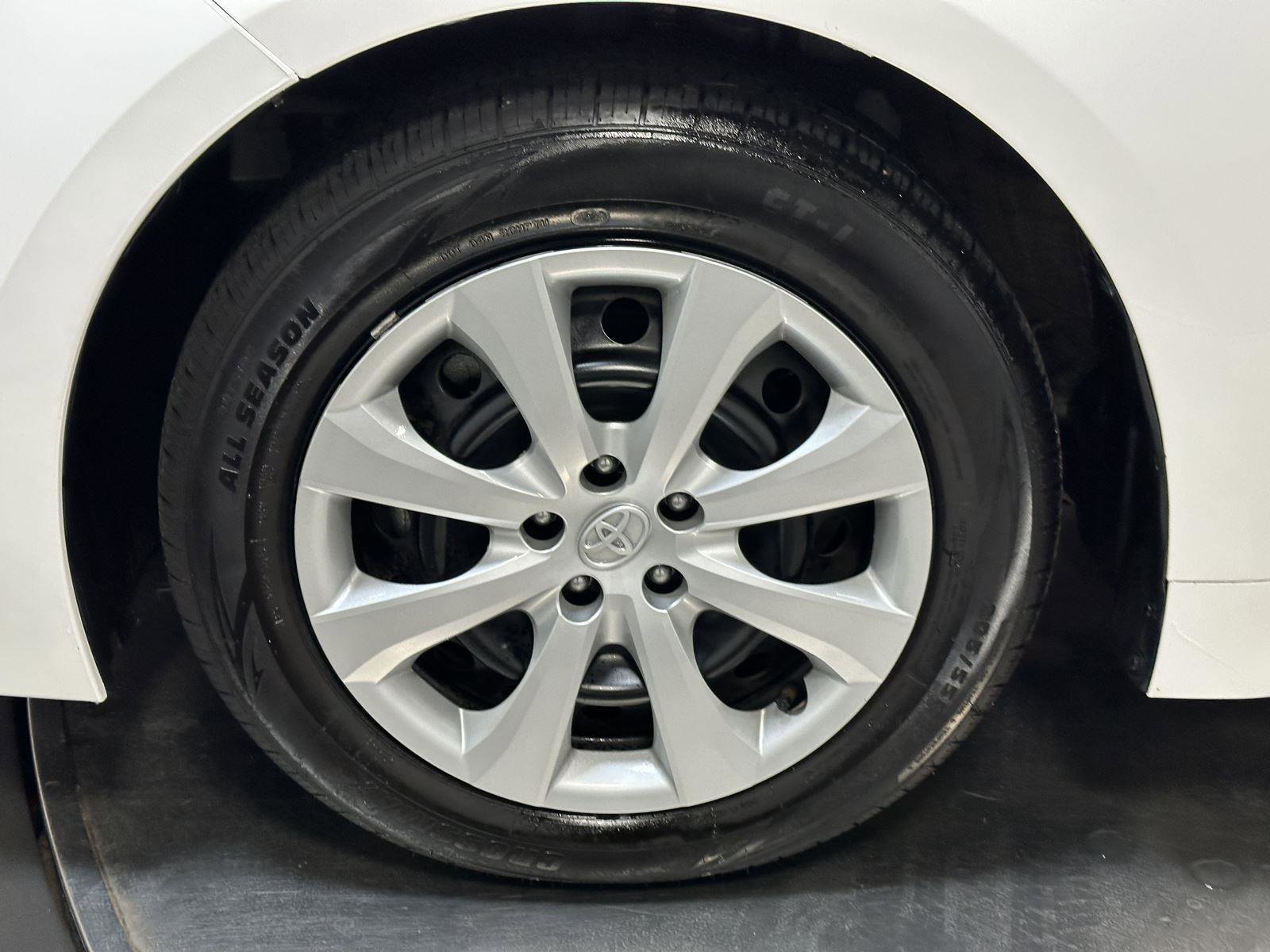 Used 2025 Toyota Corolla LE FWD image 18