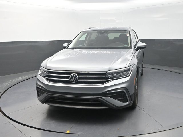 Used 2023 Volkswagen Tiguan SE FWD image 2