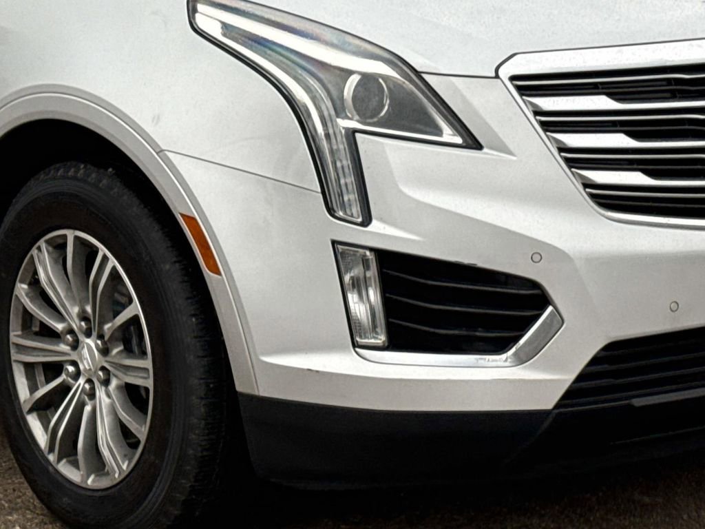 Used 2017 Cadillac XT5 Luxury w/ Driver Awareness Package FWD image 5