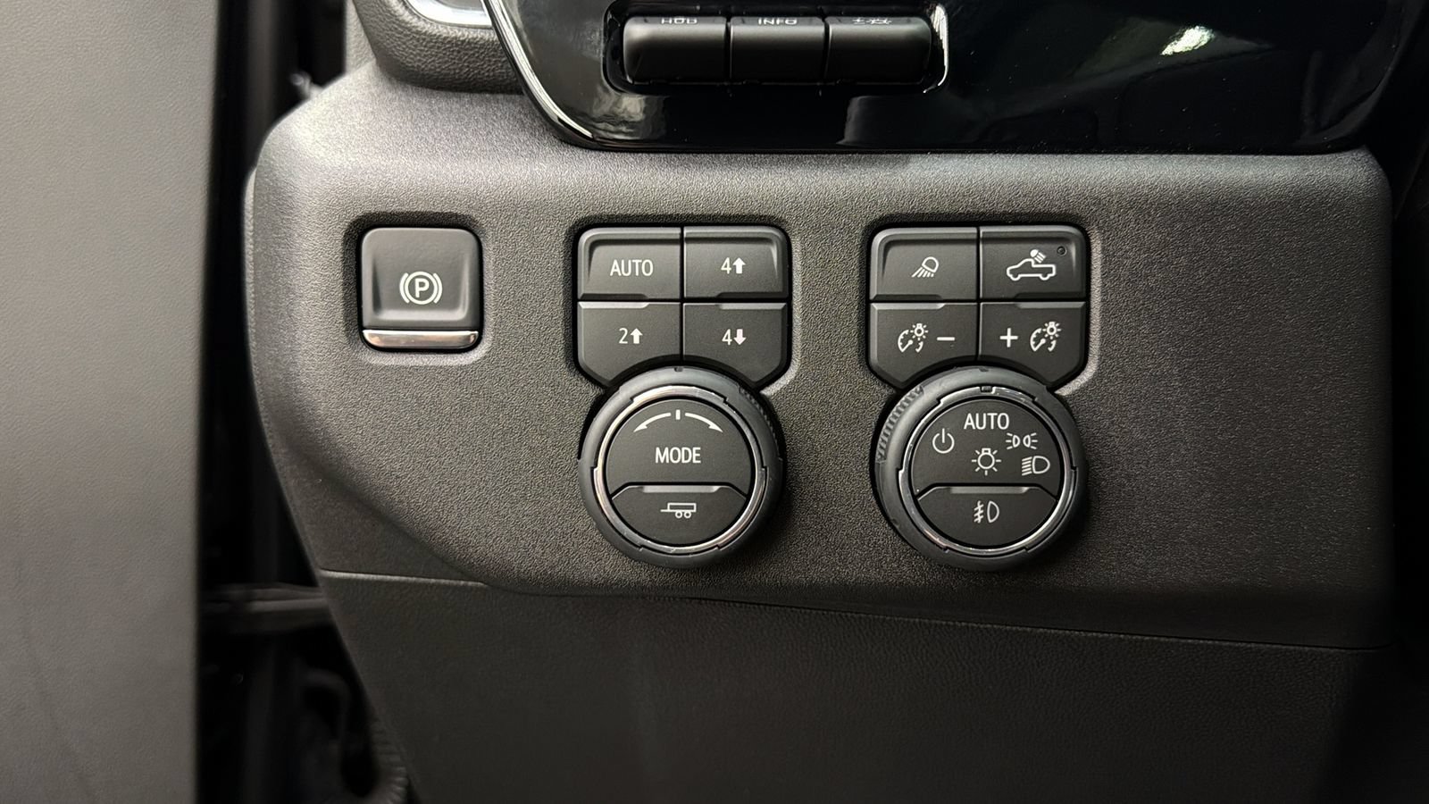 Used 2026 Chevrolet Silverado 2500 High Country w/ High Country Premium Package AWD/4WD image 31
