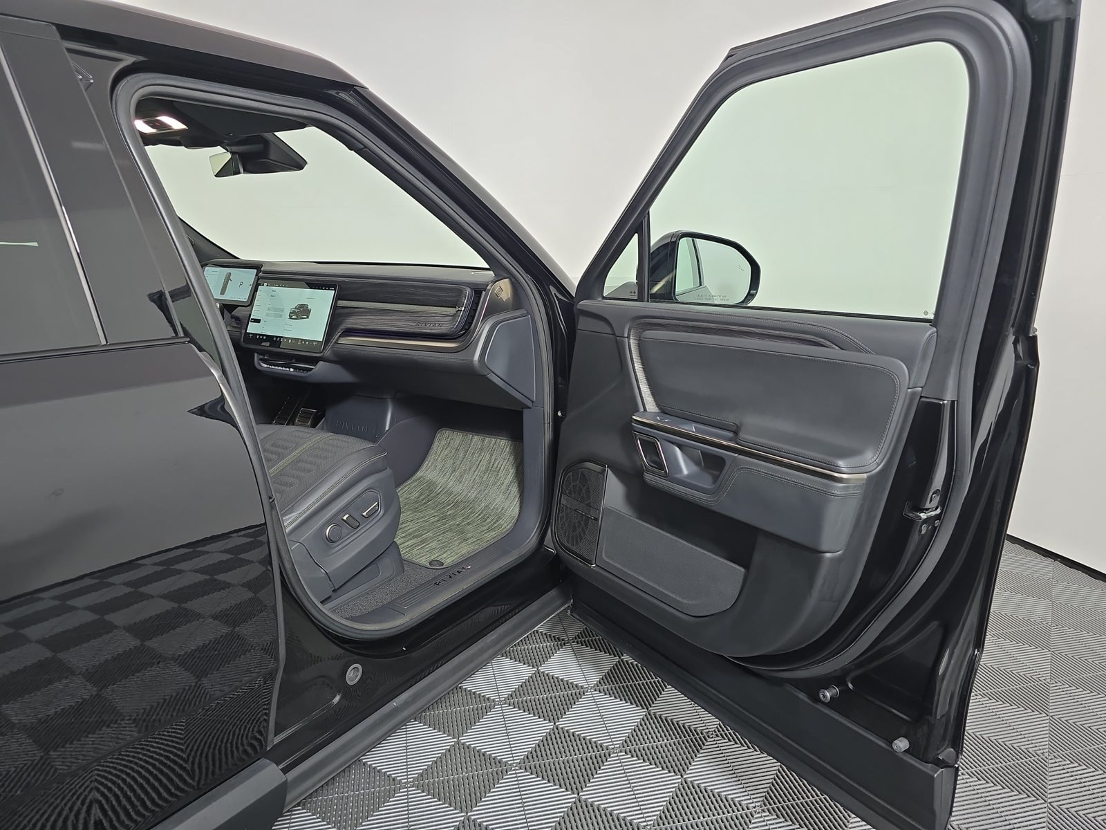 Used 2022 Rivian R1T Adventure AWD/4WD image 18