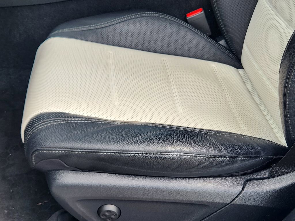 Used 2024 Mercedes-Benz GLE 350 4MATIC w/ AMG Line Interior image 24