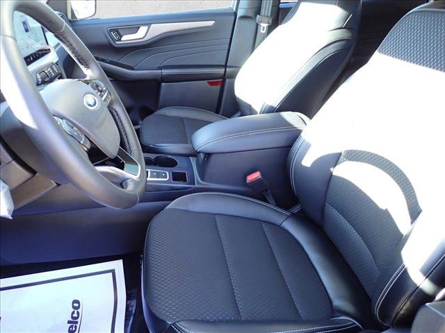 Used 2025 Ford Escape SE image 13