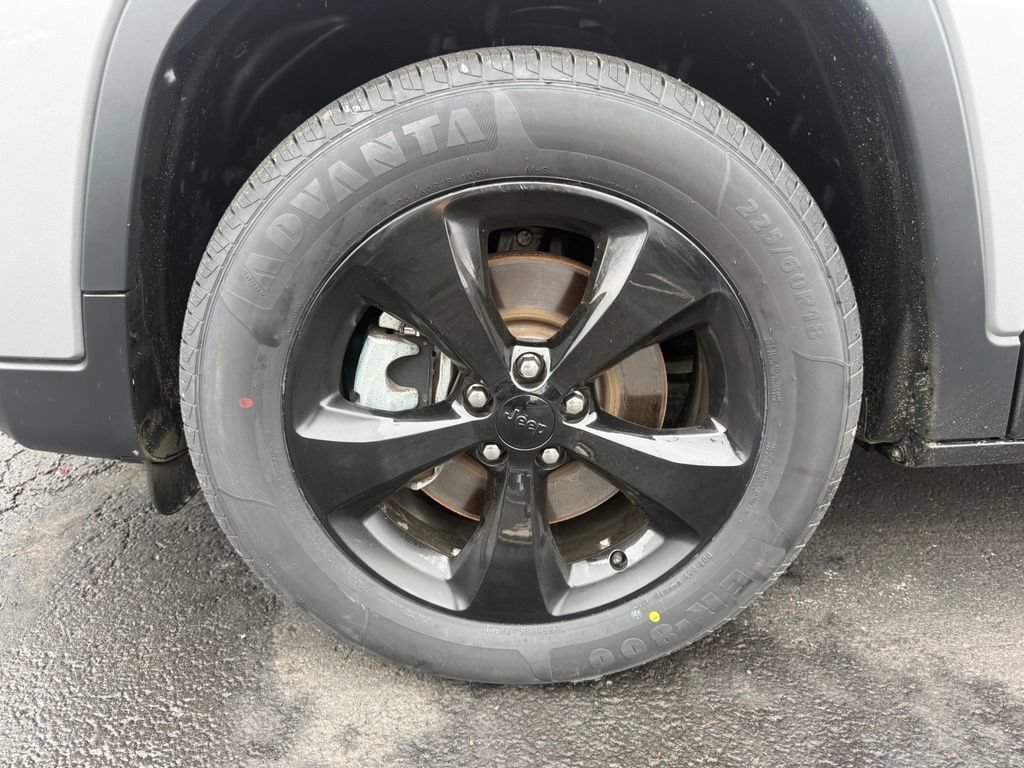 Used 2021 Jeep Cherokee Latitude Plus AWD/4WD image 10