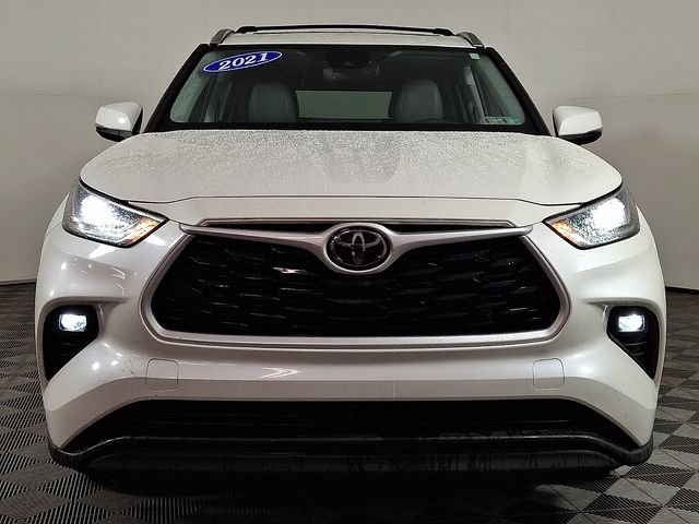 Used 2021 Toyota Highlander XLE AWD/4WD image 5
