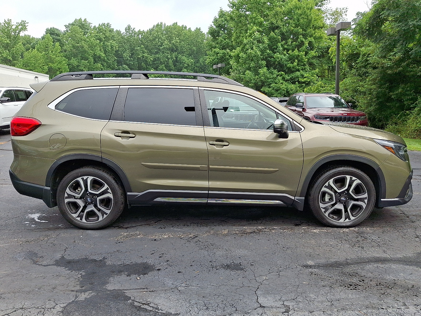 Used 2023 Subaru Ascent Limited w/ Technology Package AWD/4WD image 7