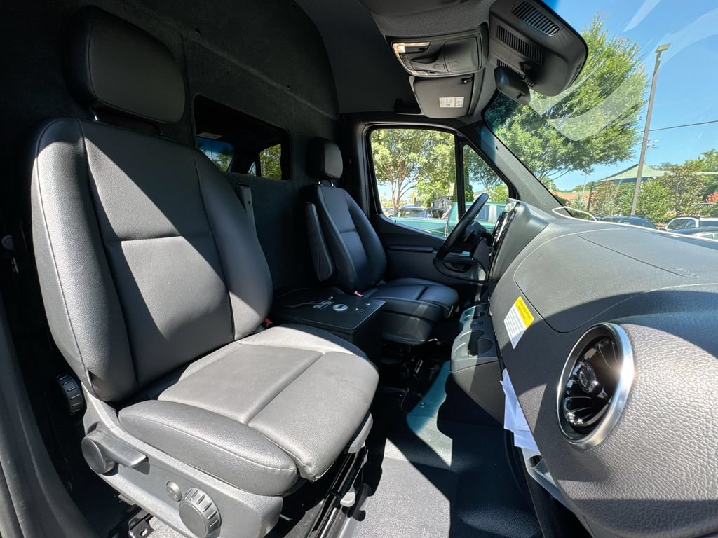 Used 2022 Mercedes-Benz Sprinter 2500 image 31