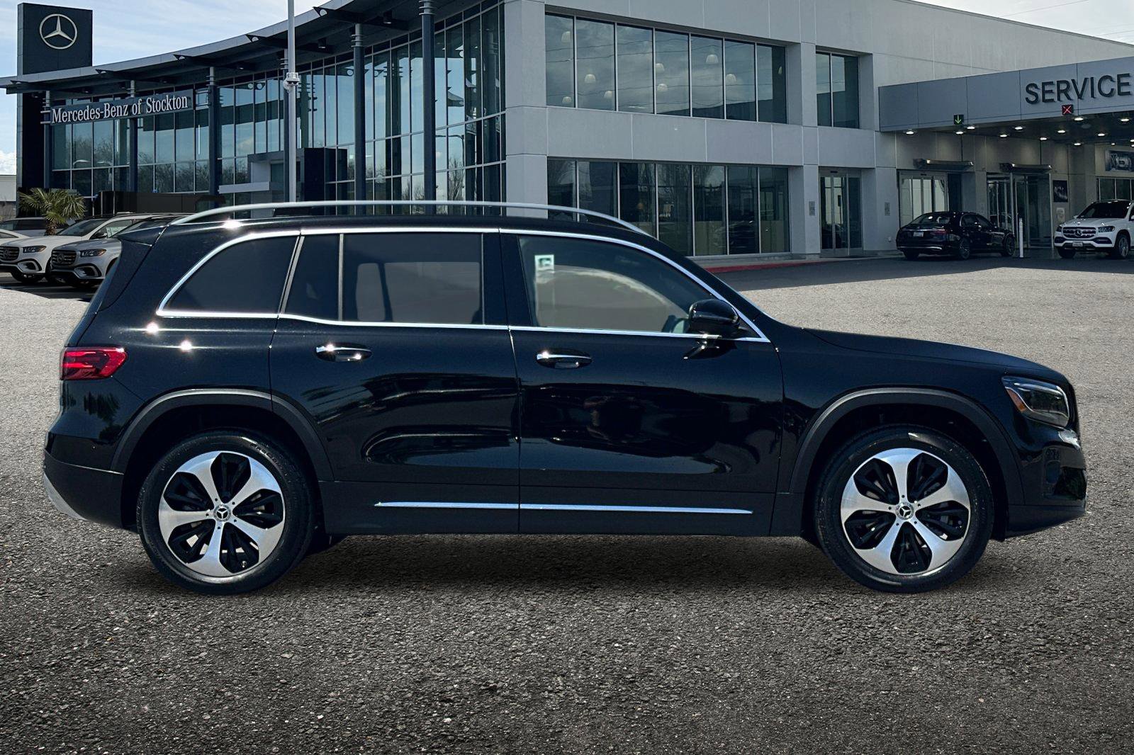 New 2025 Mercedes-Benz GLB 250 250 image 3