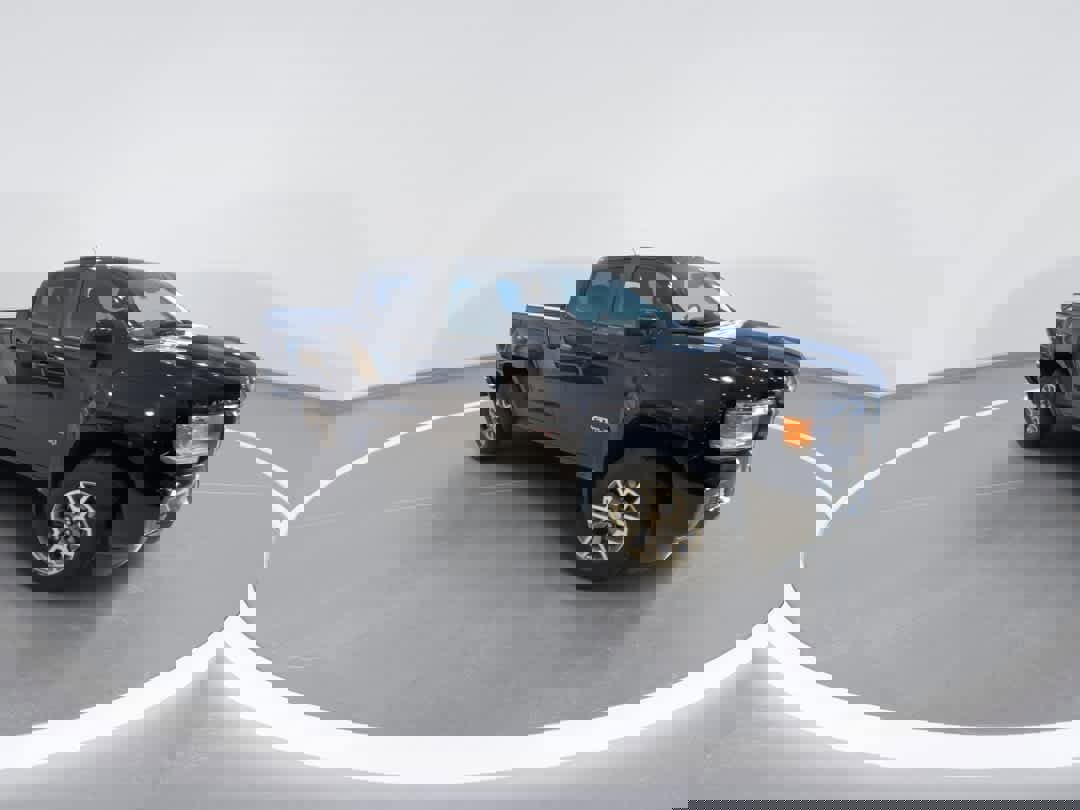 Used 2022 GMC Canyon AT4 image 2