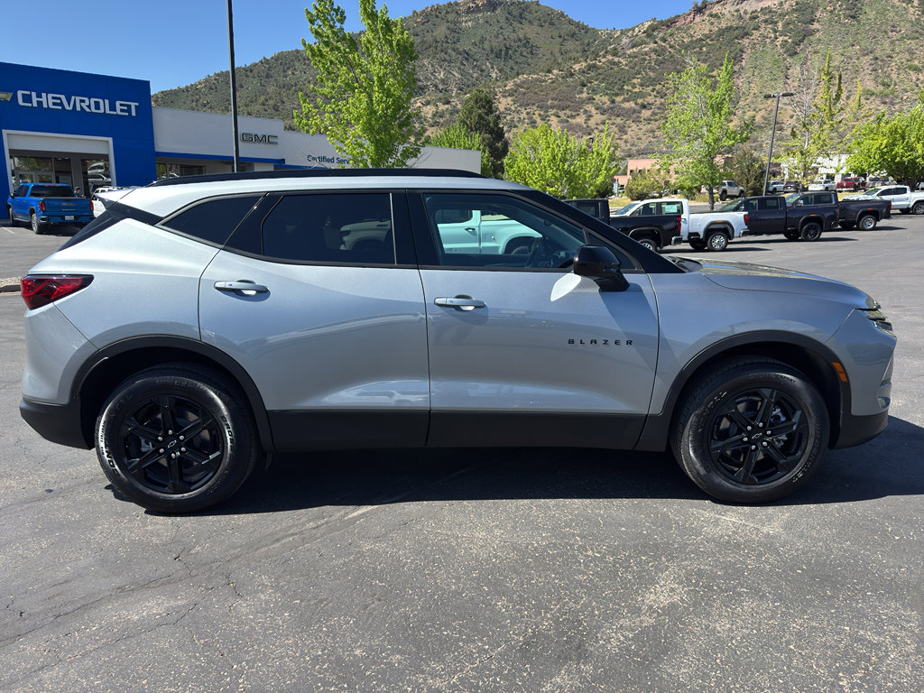 Used 2025 Chevrolet Blazer LT w/ Midnight/Sport Edition AWD/4WD image 8