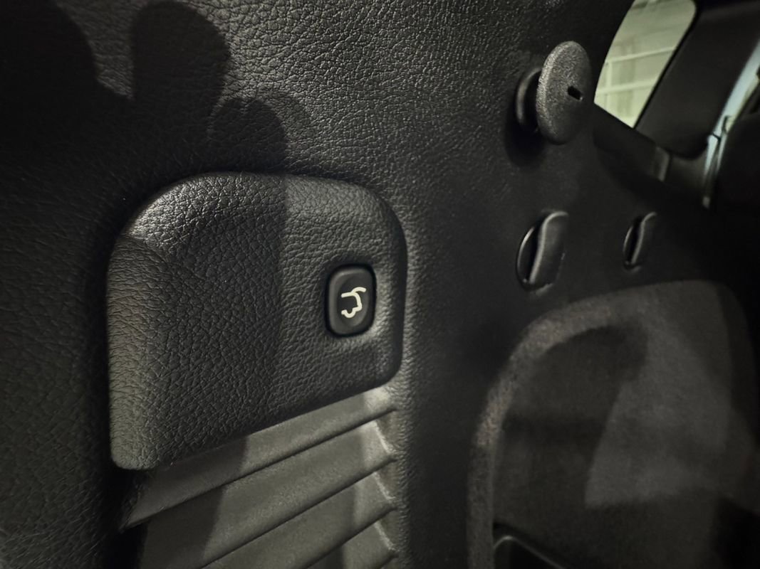 Used 2020 Jeep Grand Cherokee Altitude image 32