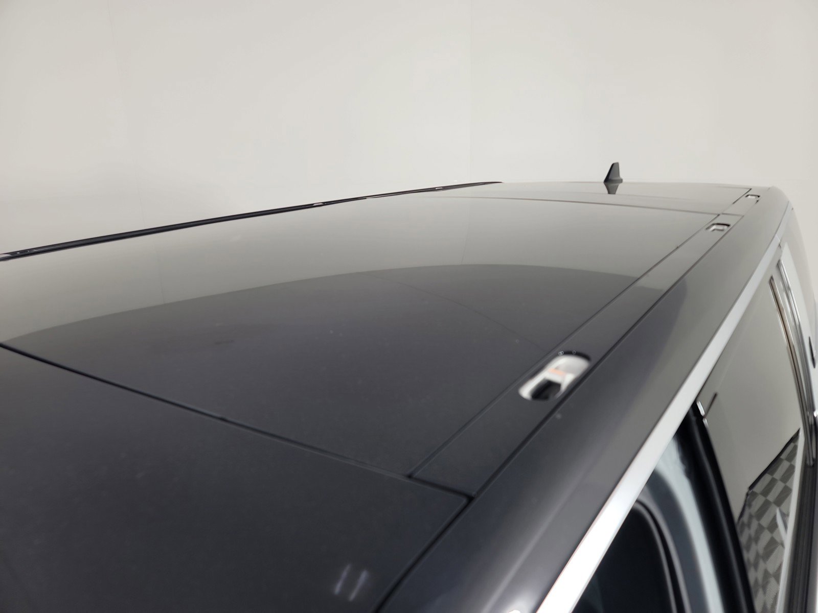 Used 2024 Rivian R1S Adventure AWD/4WD image 13