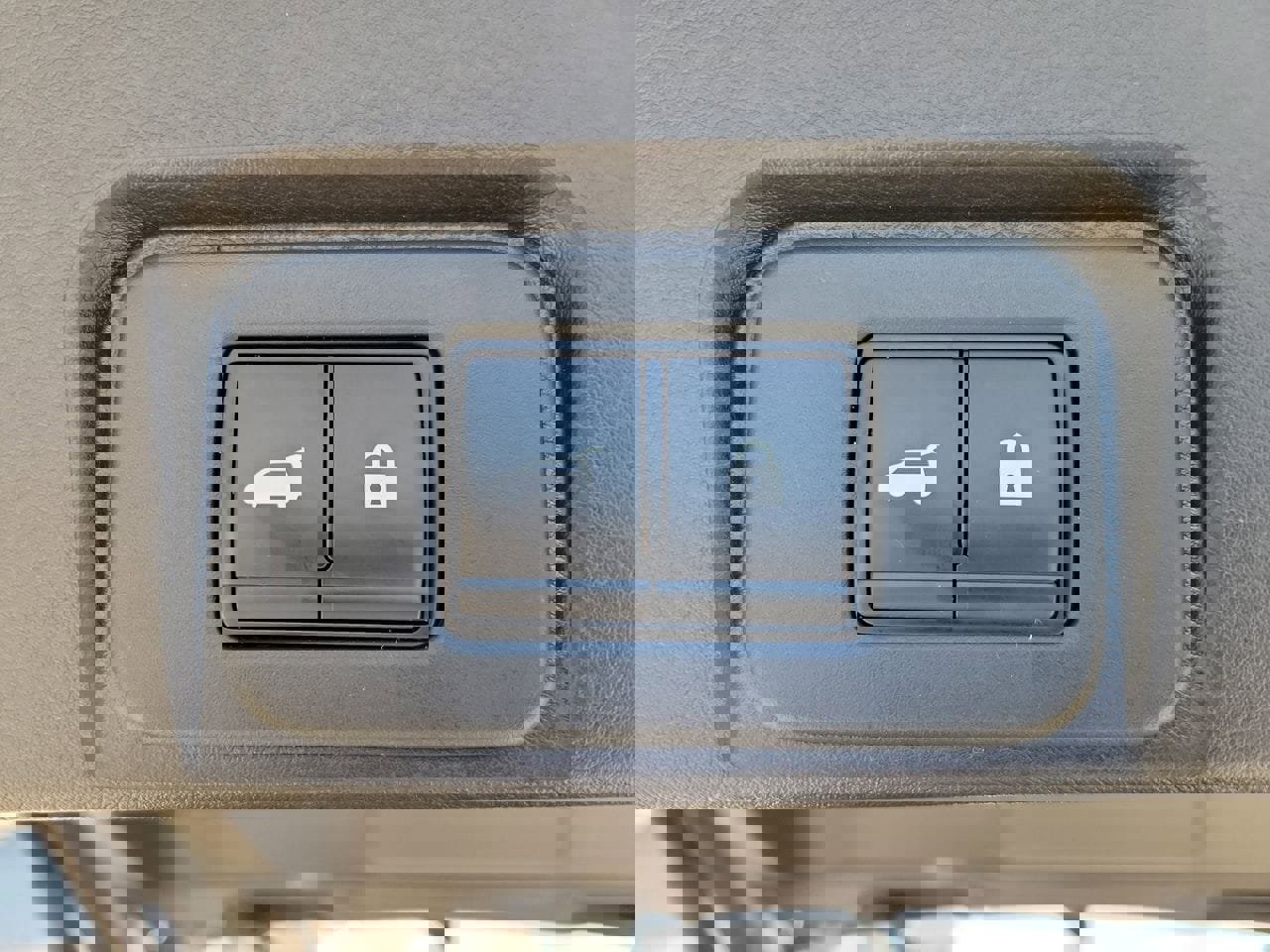 Used 2025 Nissan Rogue SV image 8