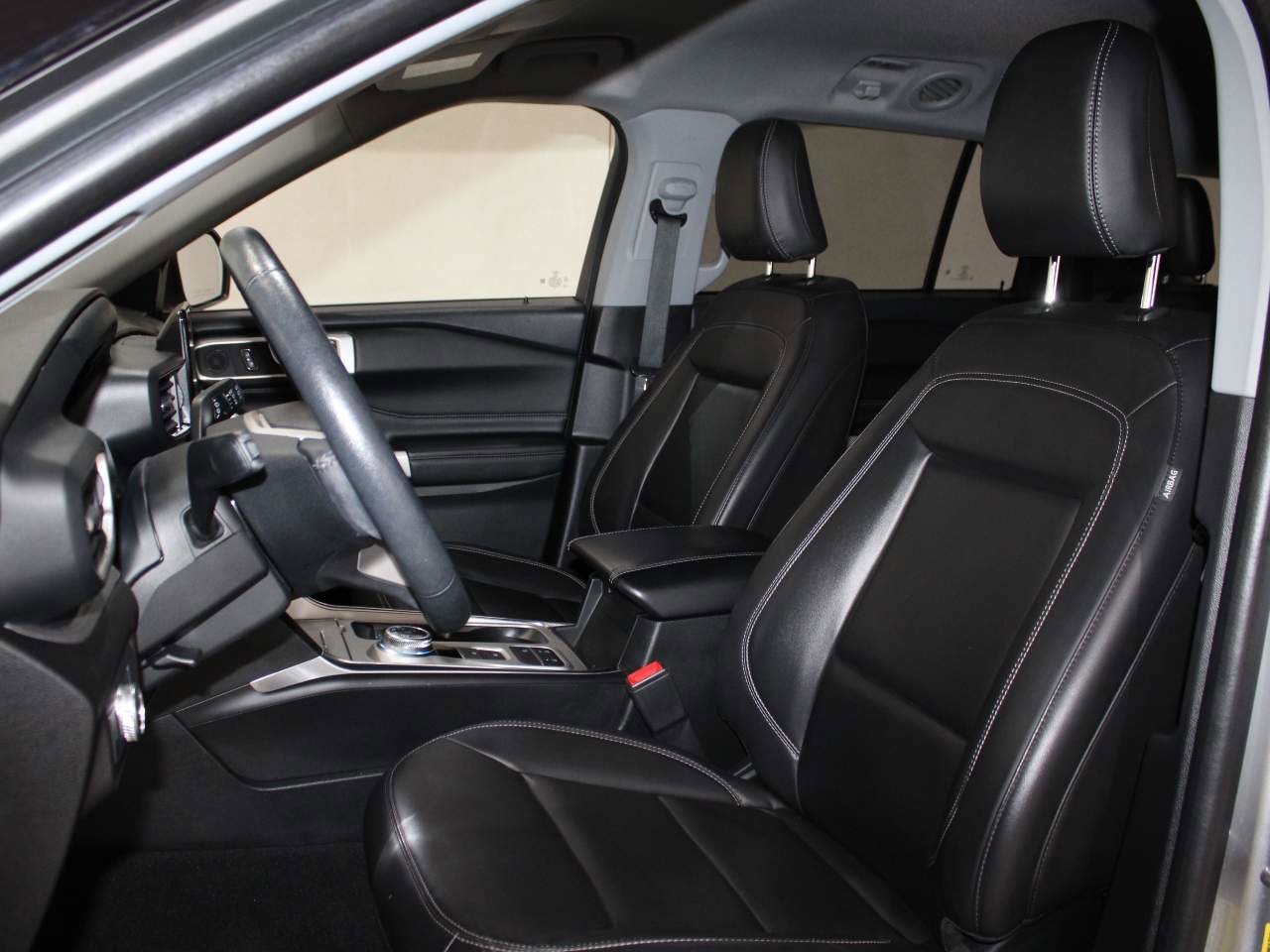Used 2022 Ford Explorer XLT w/ Equipment Group 202A image 13