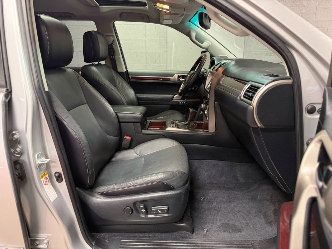 Used 2018 Lexus GX 460 Premium w/ Premium Package image 27