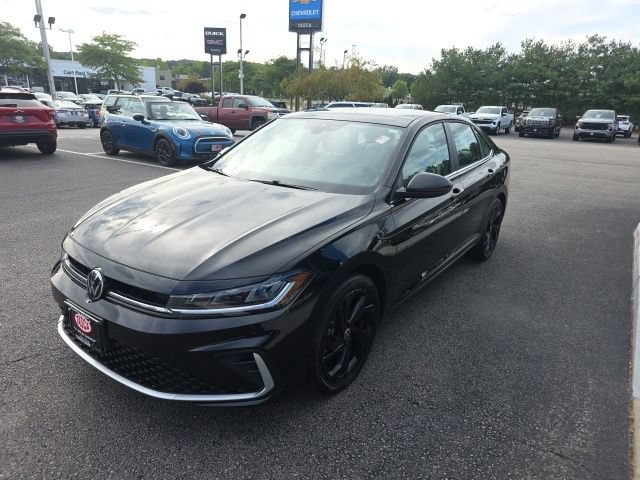 Used 2025 Volkswagen Jetta SE FWD image 6