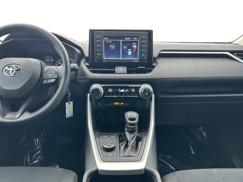 Used 2021 Toyota RAV4 LE image 12