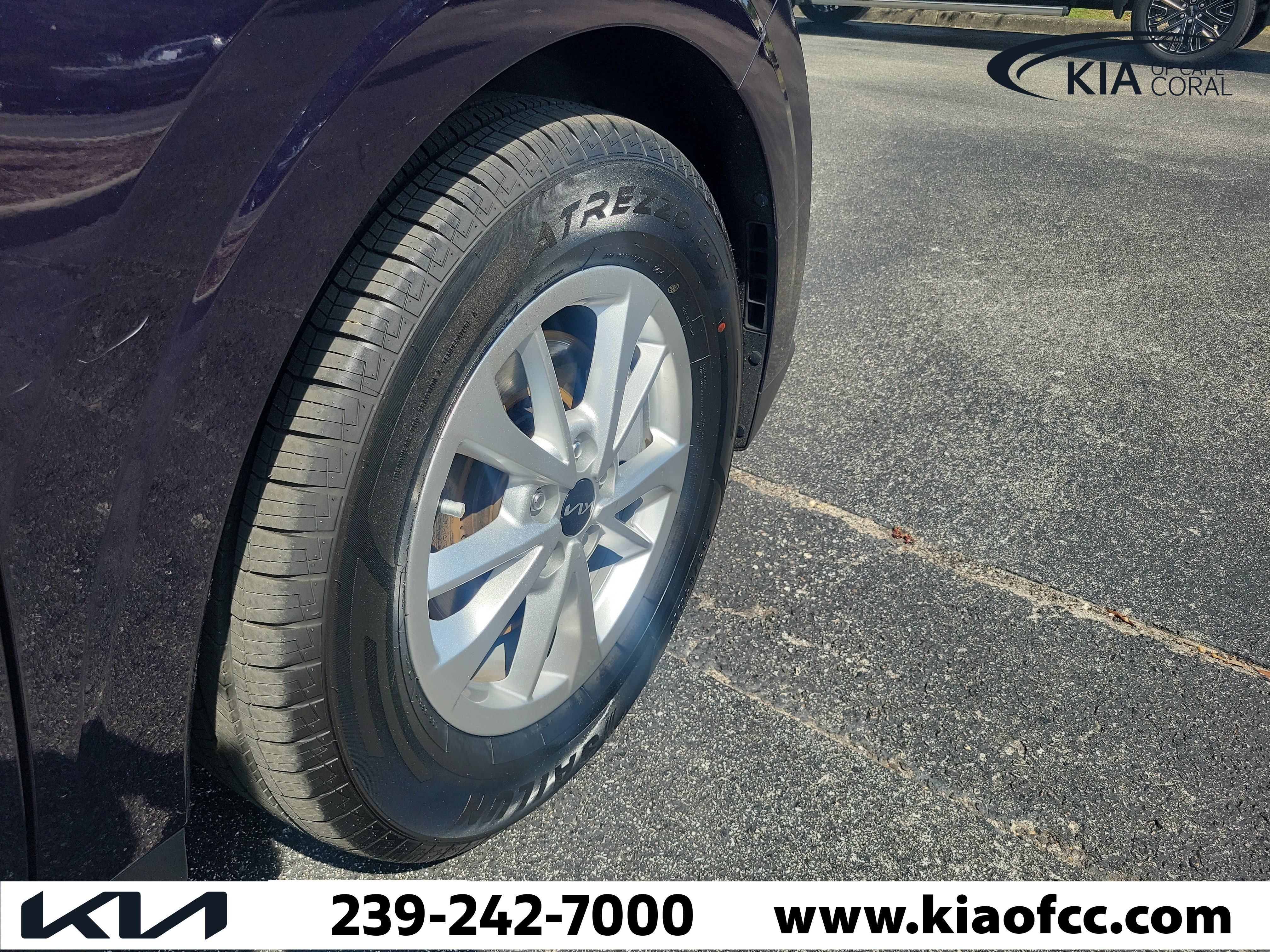 Certified 2023 Kia Carnival LX FWD image 7