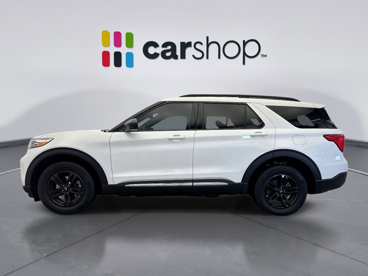 Used 2022 Ford Explorer XLT image 2